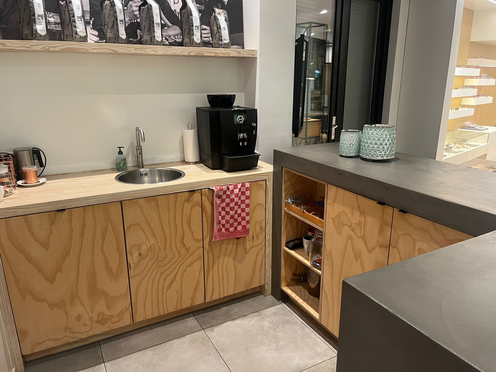 Another view of professionally cleaned kitchen